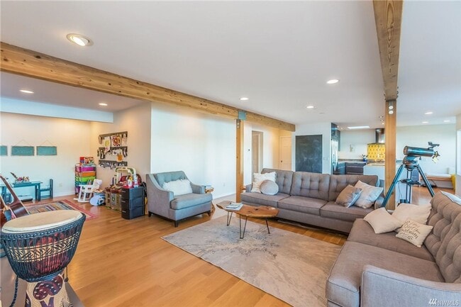 Building Photo - Stunning Lake Sammamish 50 Foot Waterfront...