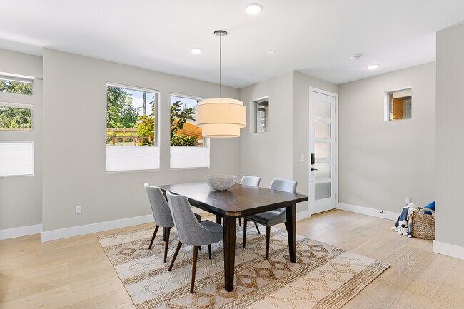 Building Photo - 933 Dove Tail Ln NW