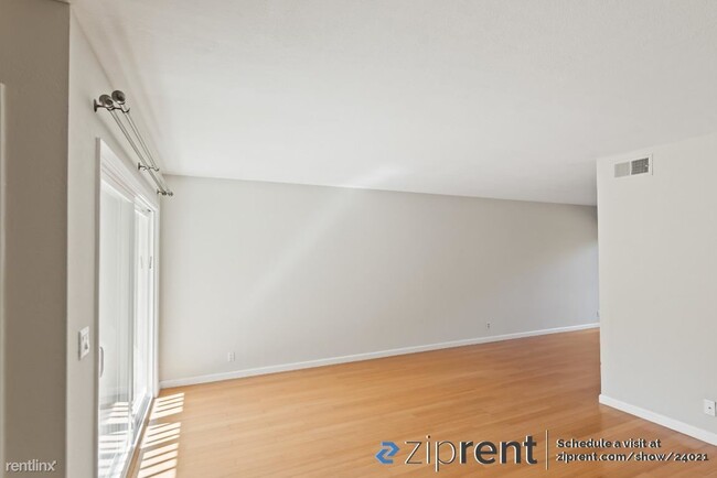 Building Photo - 2 br, 1.5 bath Condo - 125 Connemara way, ...