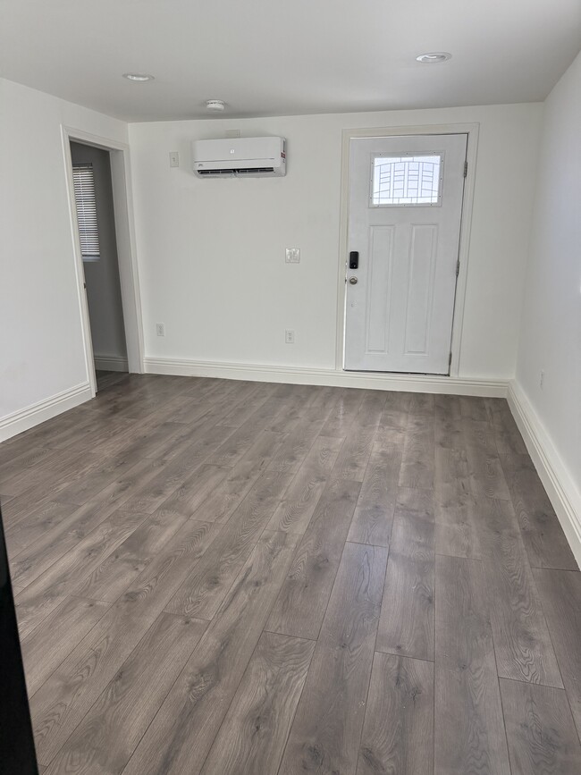 Building Photo - 6517 Gazette Ave