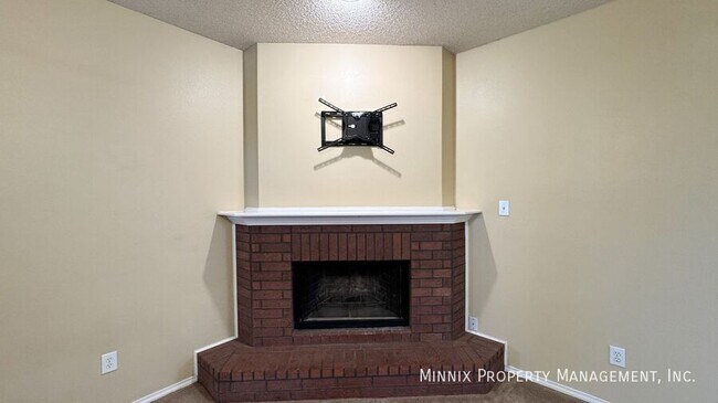 Building Photo - 7514 Paris Ave