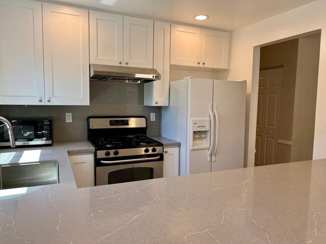 Building Photo - Great Natural light, Treetop Views with 2 Primary Suites plus OFFICE and a 2 car garage, It is li...