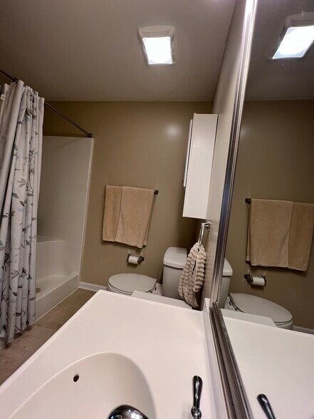 Building Photo - 2205 Kenzie Dr