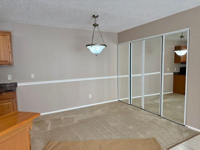 Building Photo - Belleair Village Condo 1/1 Open floor plan