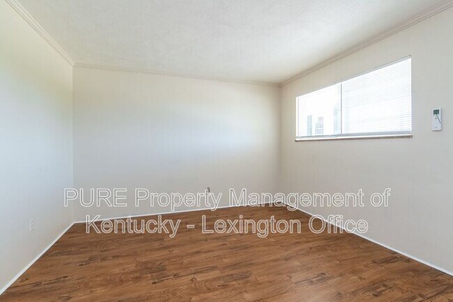 Building Photo - 1685 Alexandria Dr