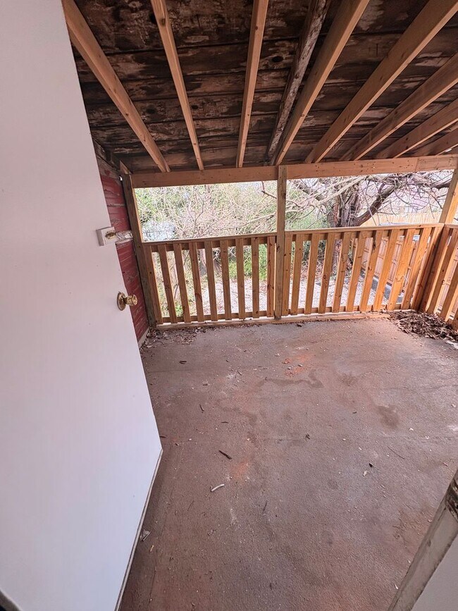 Building Photo - 2nd Floor 3 Bedroom Apartment in Downtown York City