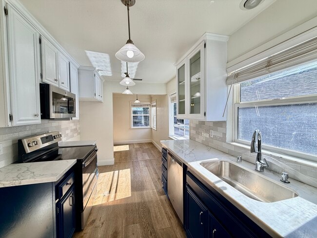 Building Photo - 4832 Maureen Ln