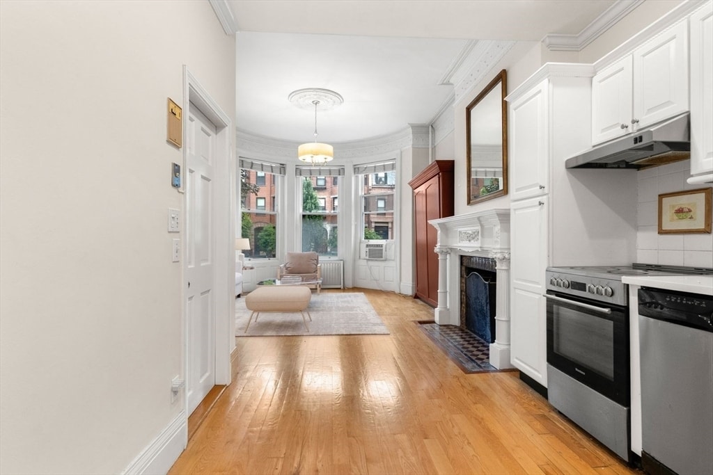 Building Photo - 354 Marlborough St