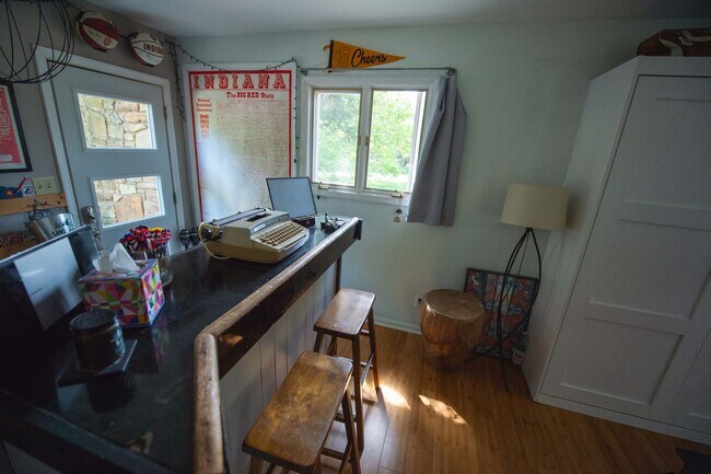 Building Photo - Short Term Rental Family Home