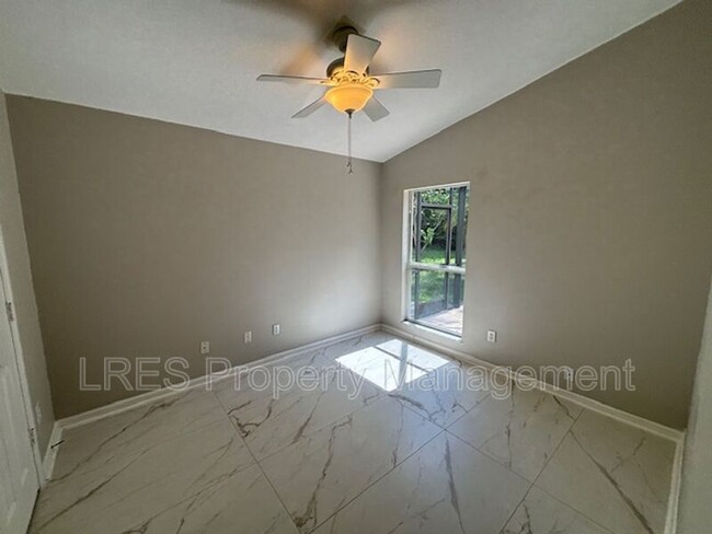 Building Photo - 1028 Kerwood Cir