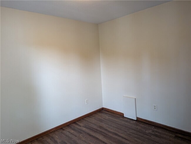 Building Photo - 1517 Whitehall Blvd