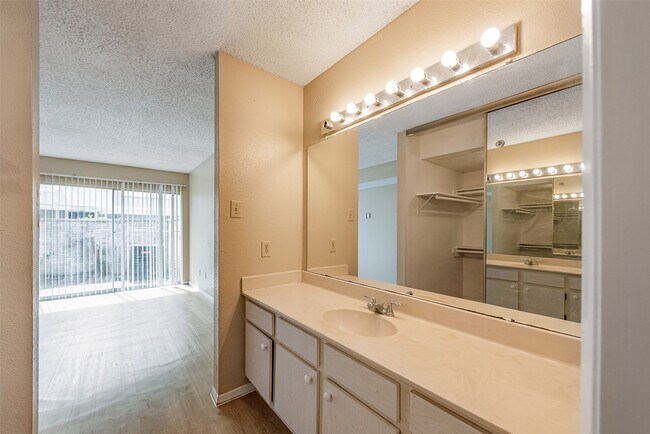 Building Photo - 6315 Cattails Ln