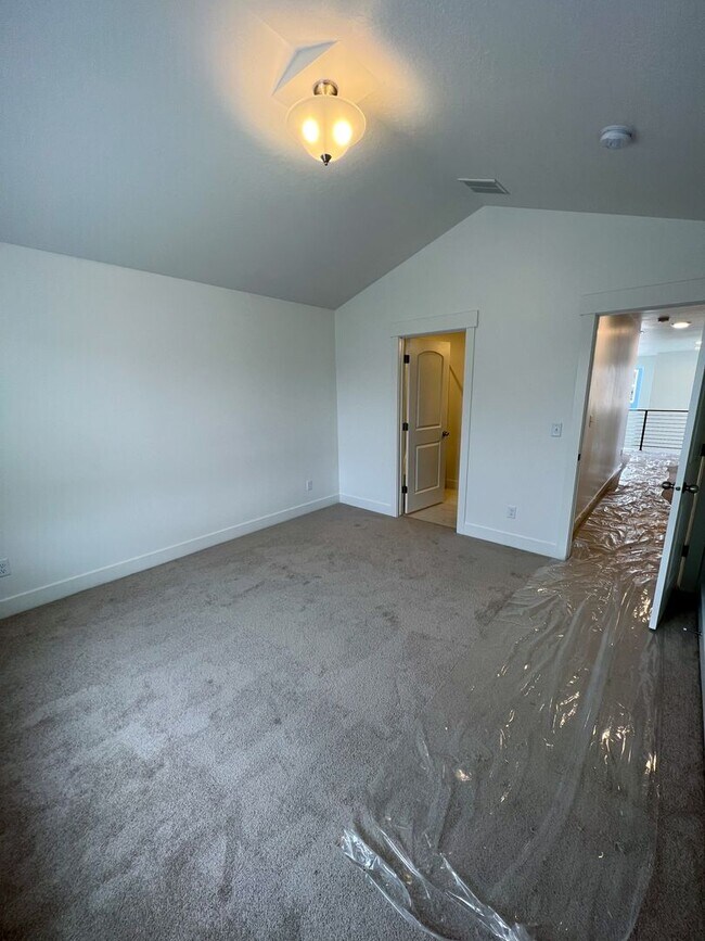 Building Photo - New Townhome