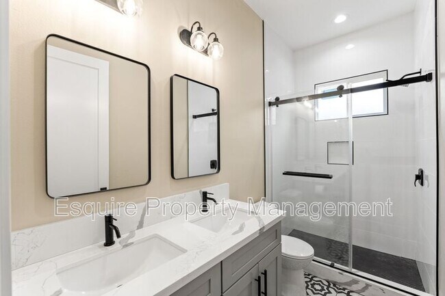 Building Photo - 549 Carty Dr