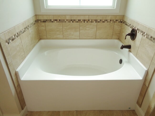 Building Photo - Spacious 4BR Home with Open Split Floor Plan, Granite Kitchen & Fenced Yard