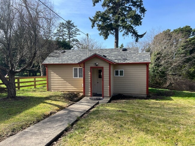 Building Photo - Cute cottage in Seal Rock!