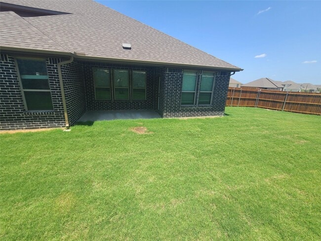 Building Photo - 525 Hillcrest Cir