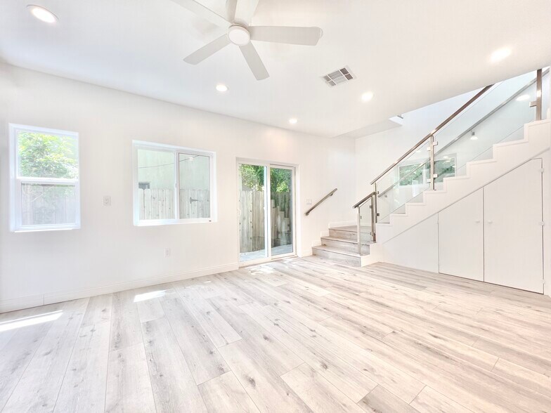 Building Photo - 2041 Linnington Ave