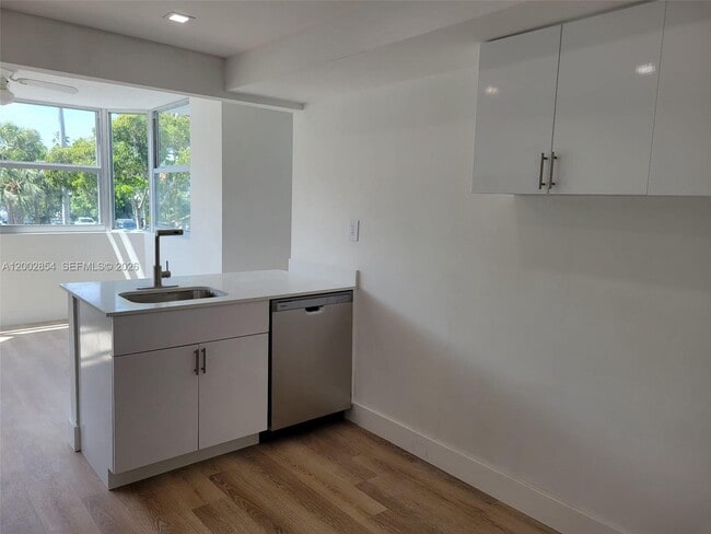 Building Photo - 16546 NE 26th Ave