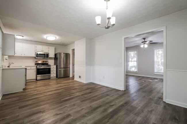 Building Photo - 895 Highland Terrace NE