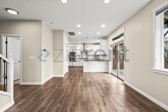 Building Photo - 7413 NE 200th St