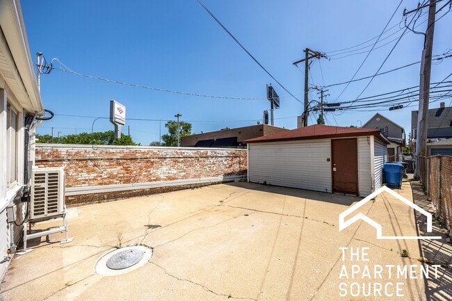Building Photo - 3147 N Spaulding Ave