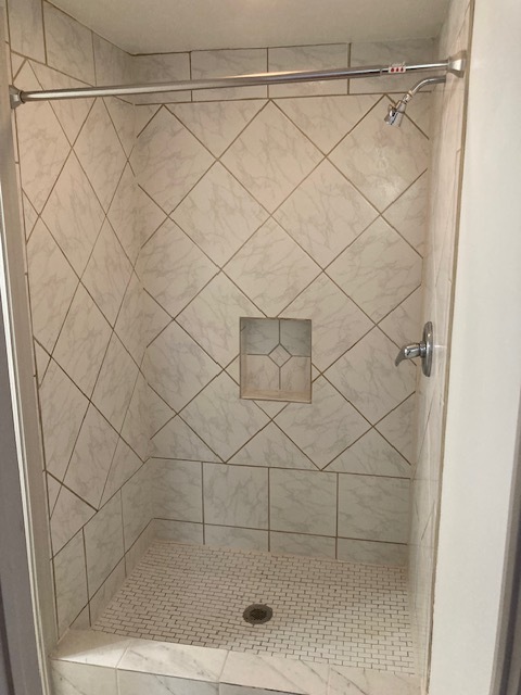 Shower - 2505 Austin St