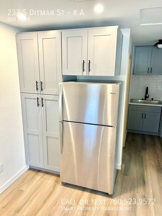 Building Photo - 237 S Ditmar St