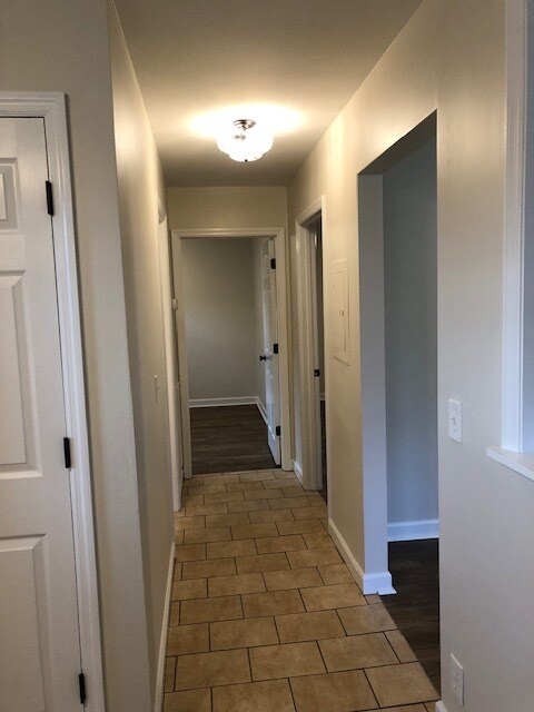 Tiled hallway to beds and bath - 907A Malquin Dr