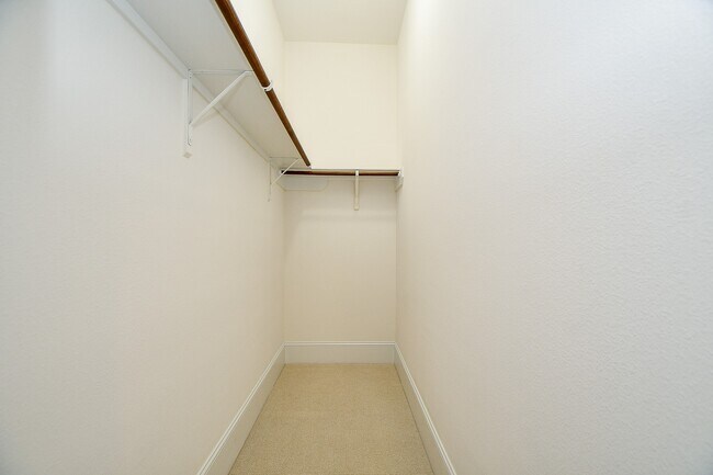 Building Photo - 818 Yale St