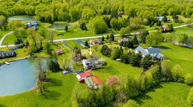 Building Photo - Beautiful 4 bed / 2 bath Country Home