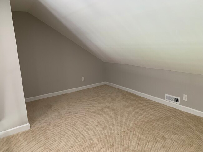 Building Photo - 2 Bed, 1 Bath Condo