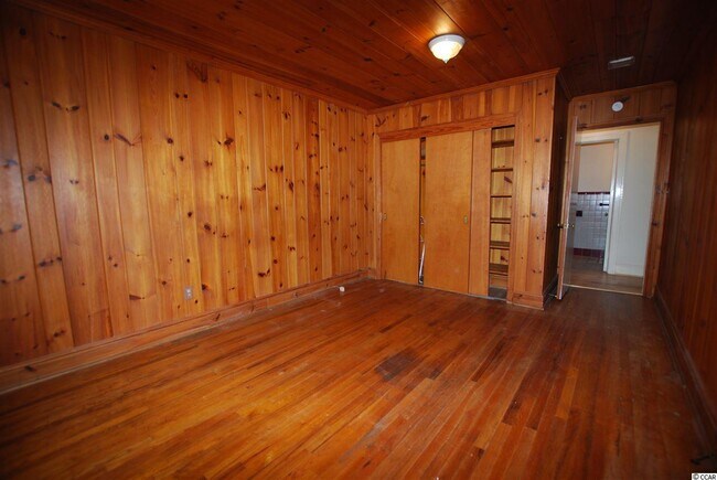 Building Photo - 402 50th Ave N