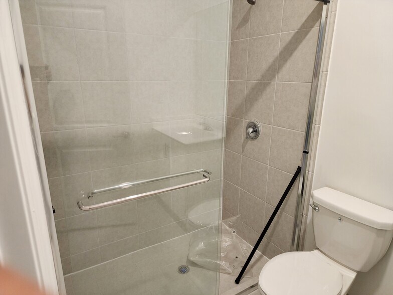 shower - 12729 SW 211th St