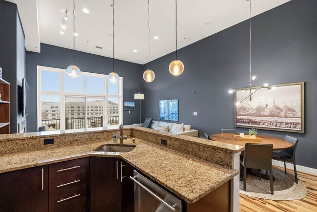 Building Photo - U St Penthouse