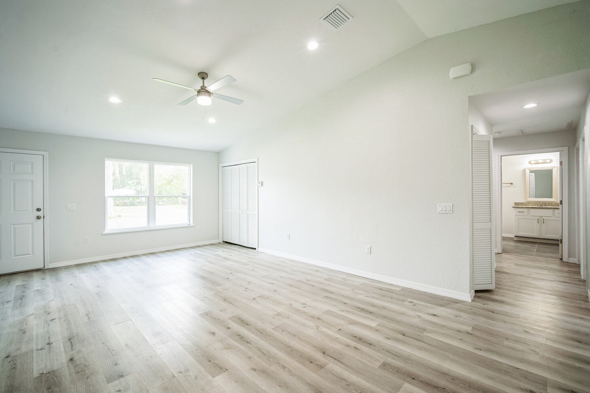 Building Photo - 1740 Magnolia St