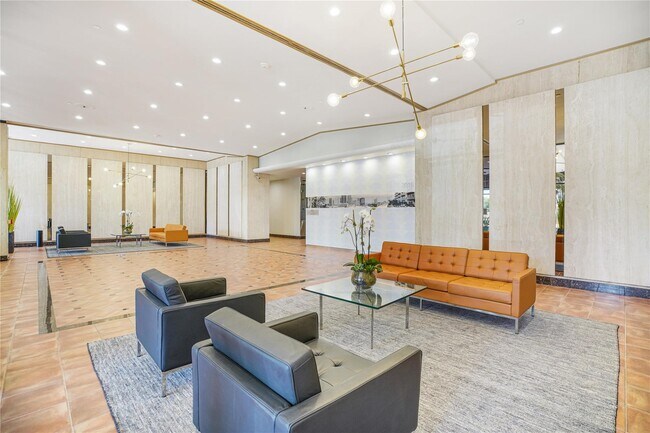 Building Photo - 2016 Main St