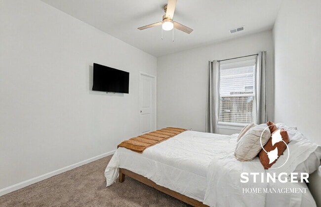 Building Photo - 198 Great Bend Dr