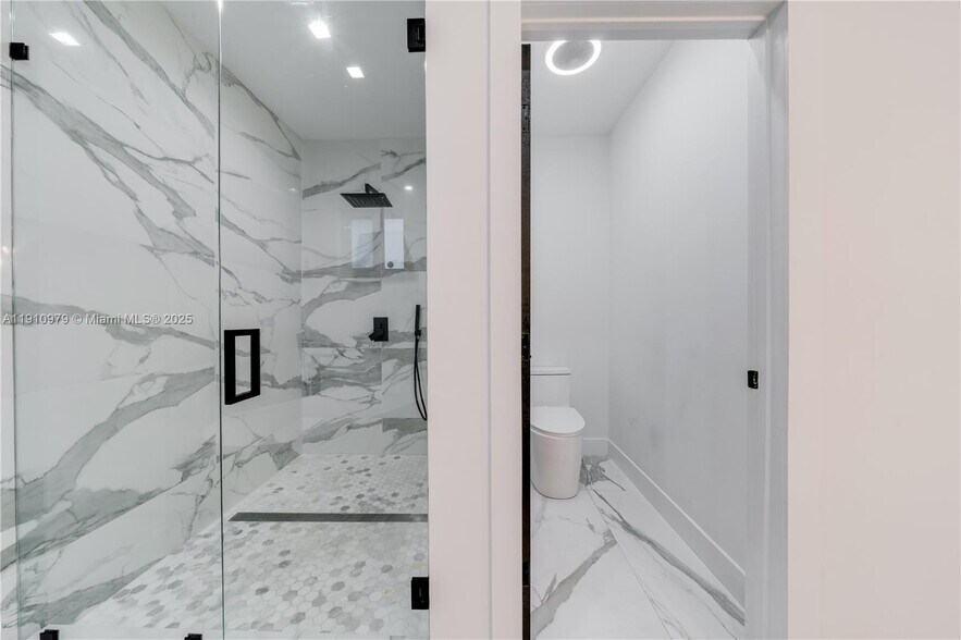 Building Photo - 4301 NW 6th Ave