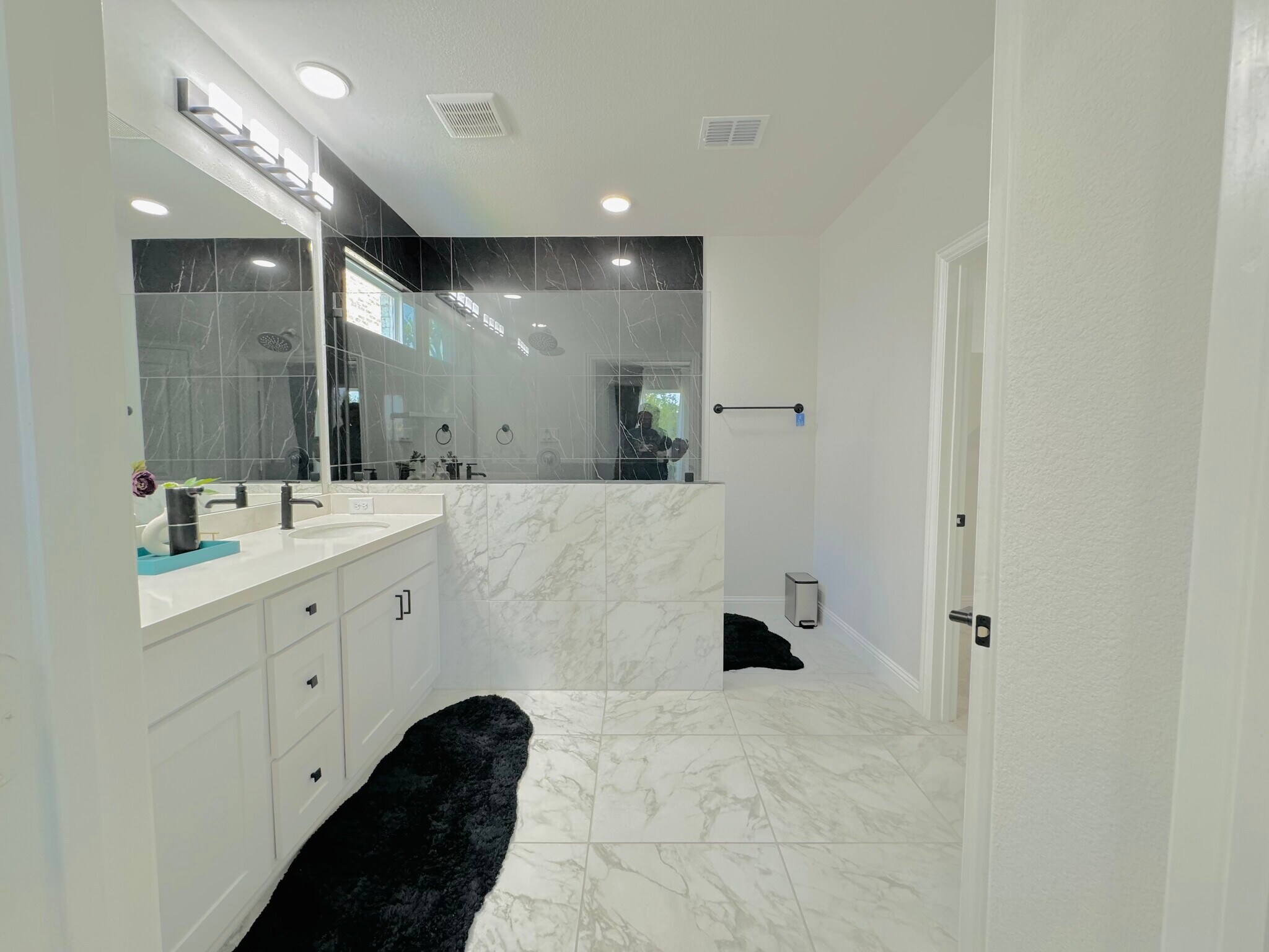 Building Photo - 2801 Riverview Rd