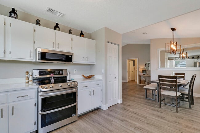 Building Photo - 108 Greenbriar Dr
