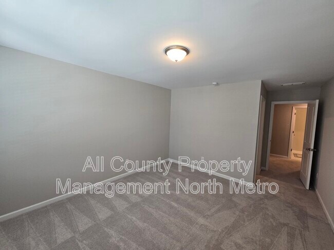 Building Photo - 490 Tall Pnes Ter