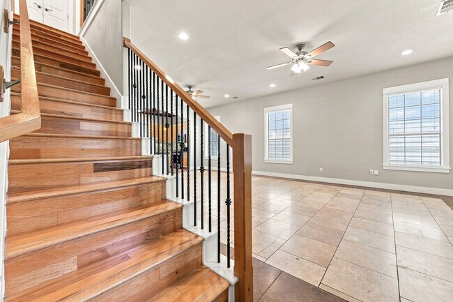 Building Photo - 305 Zennia St