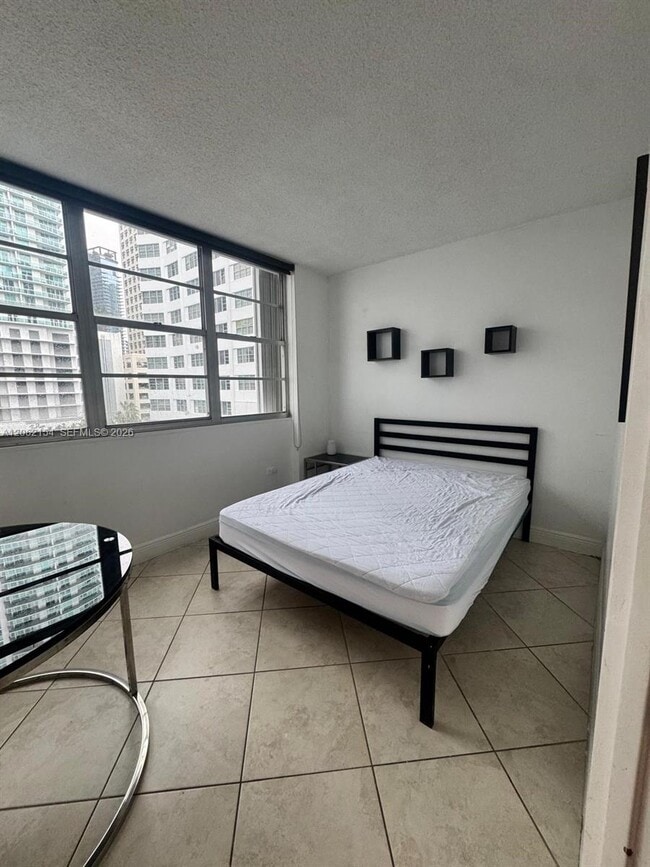 Building Photo - 905 Brickell Bay Dr