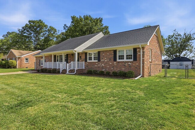 Building Photo - Stunning 4-Bedroom Waterfront Retreat with Modern Upgrades & Lake Living.
