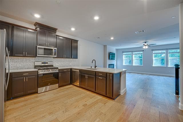 Building Photo - 7849 Bayside Dr