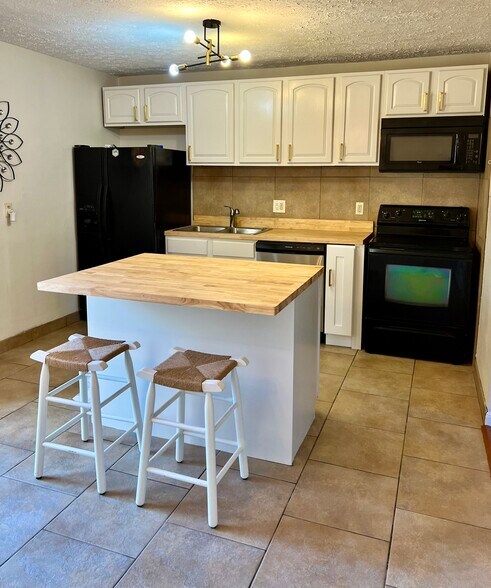 Building Photo - 109 Fountain Dr