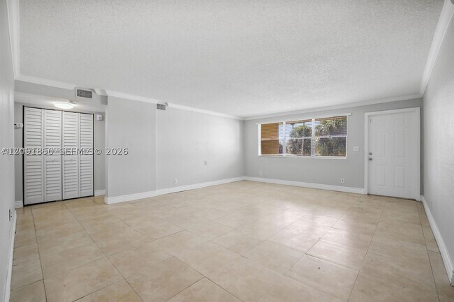 Building Photo - 850 E Commercial Blvd