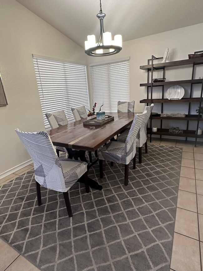 Building Photo - 10938 W Poinsettia Dr