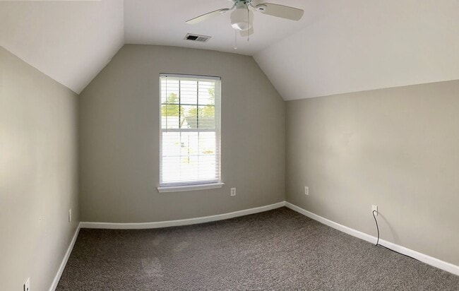 Building Photo - 287 Westbrooke Rd